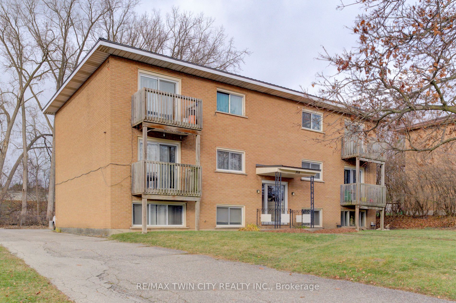 358 Grey St Property Photo 3