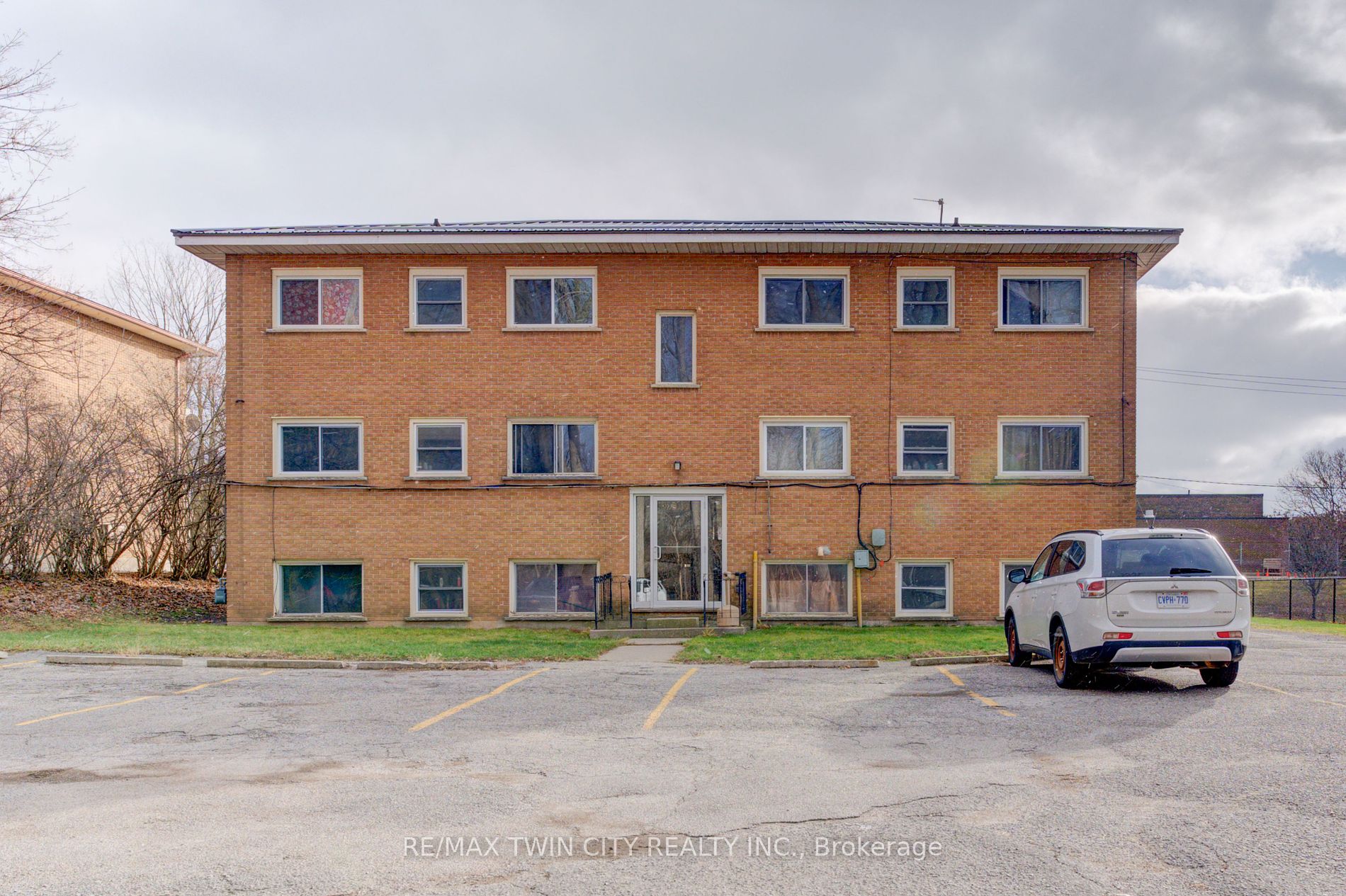 358 Grey St Property Photo 6