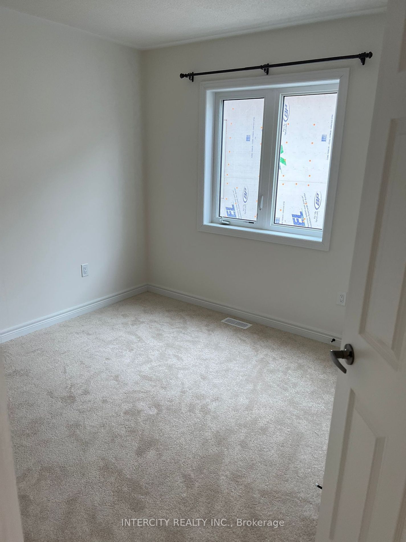 522 Brooks St Property Photo 8