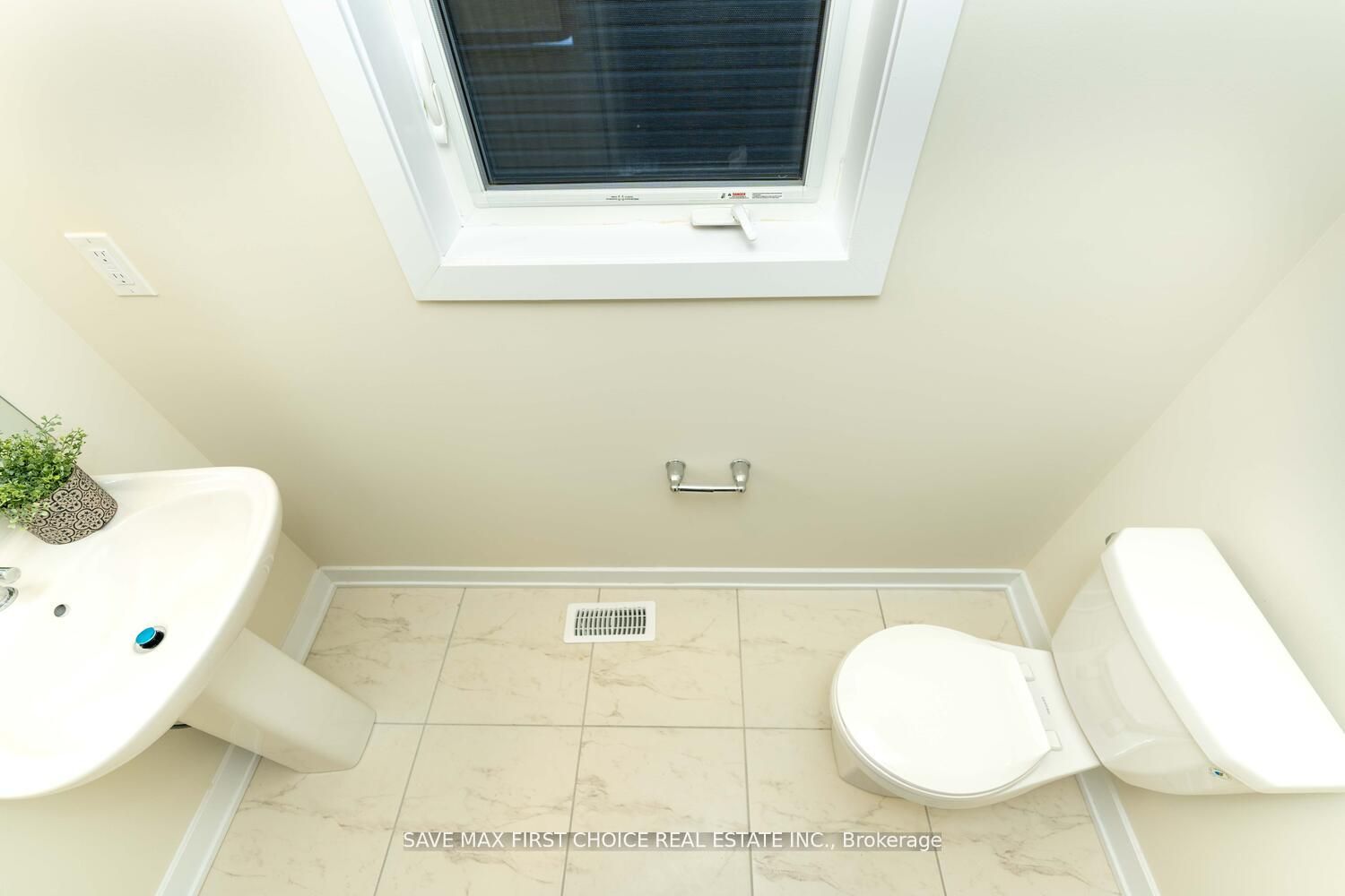 245 Eastbridge Ave Property Photo 6