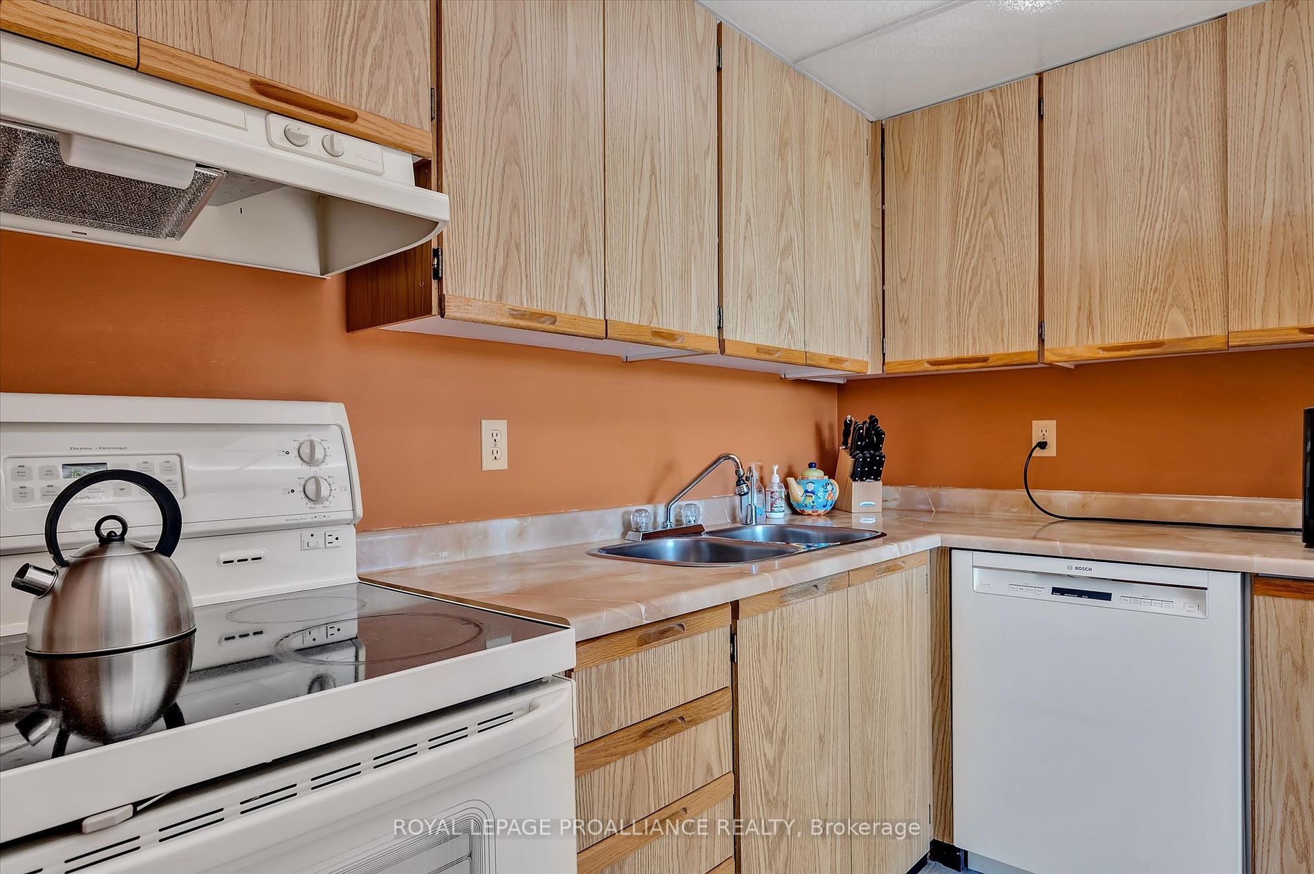 885 Clonsilla Ave 1 Property Photo 16