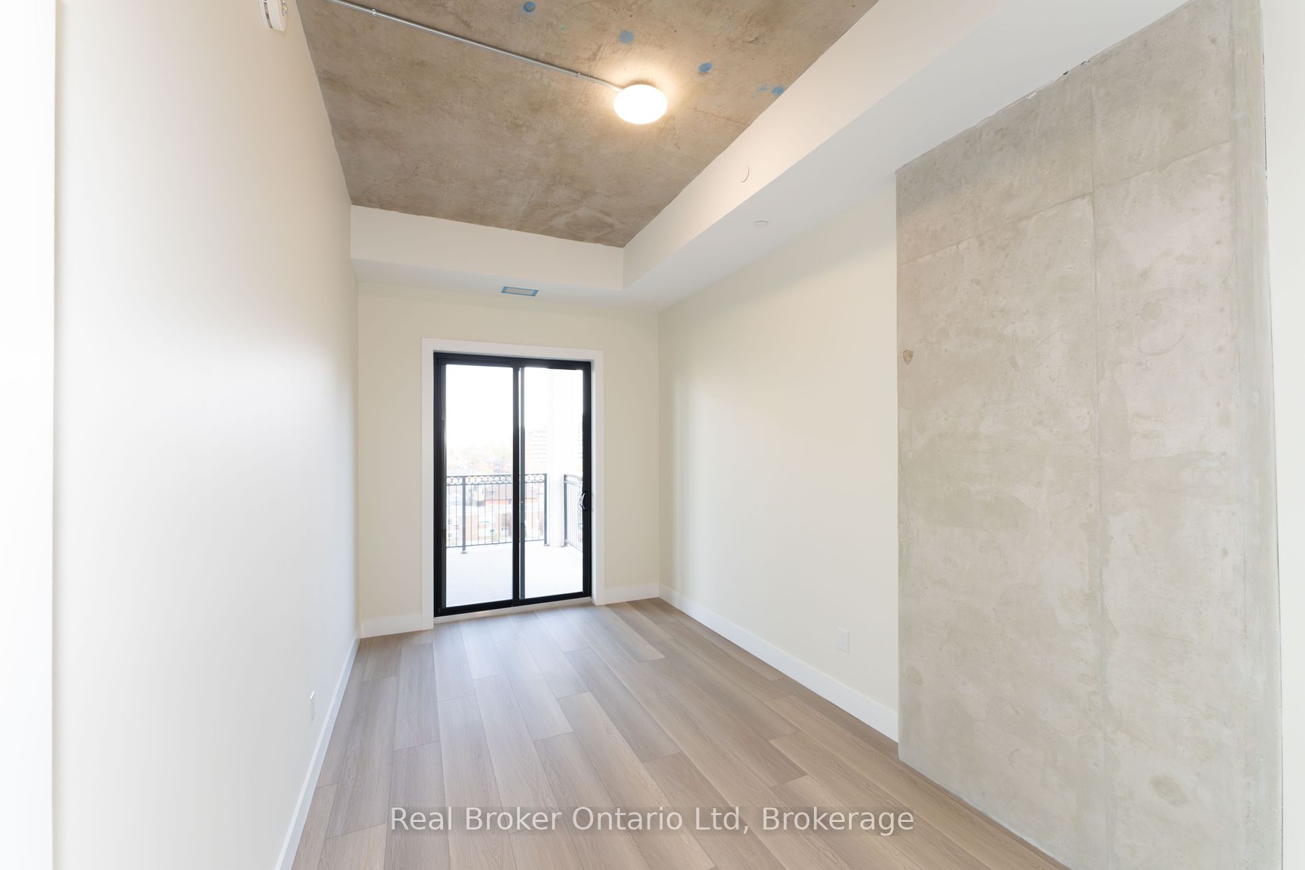 169 James St S Property Photo 5