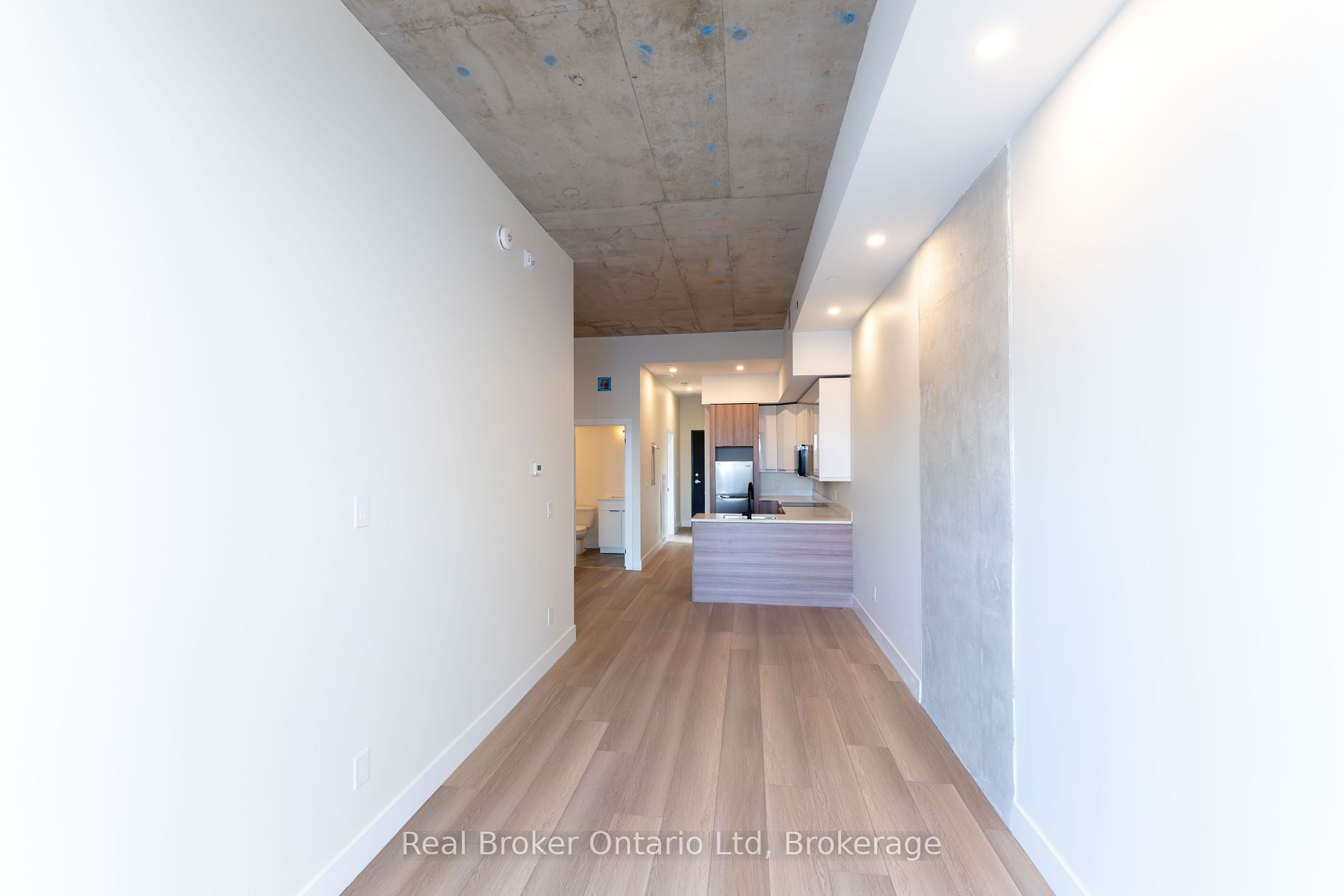 169 James St S Property Photo 7