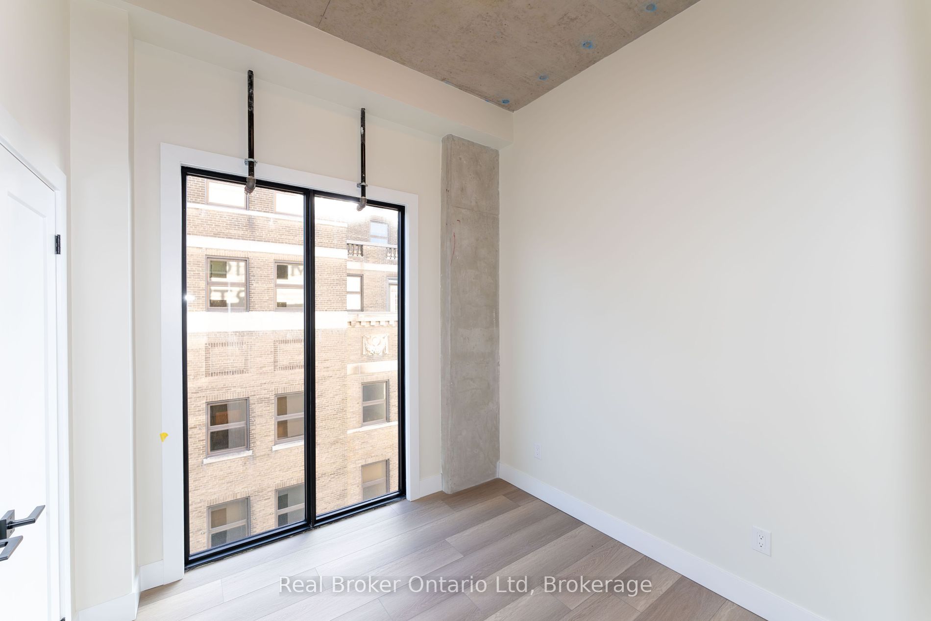 169 James St S Property Photo 8