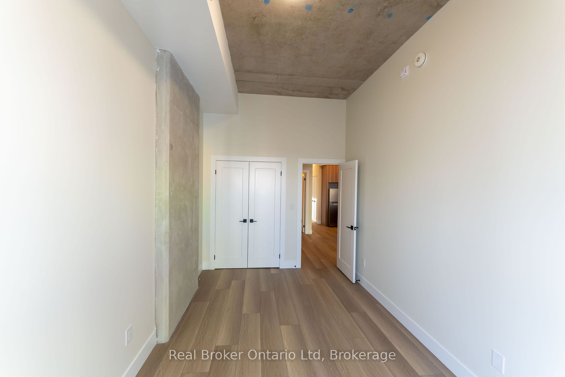 169 James St S Property Photo 9