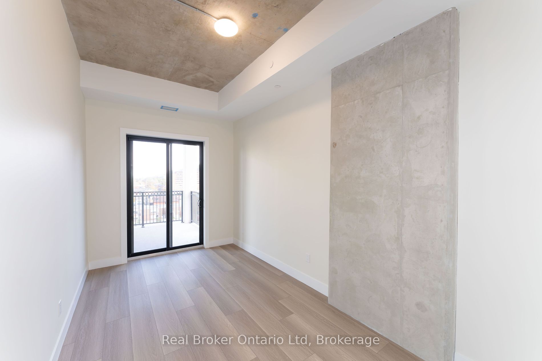 169 James St S Property Photo 10