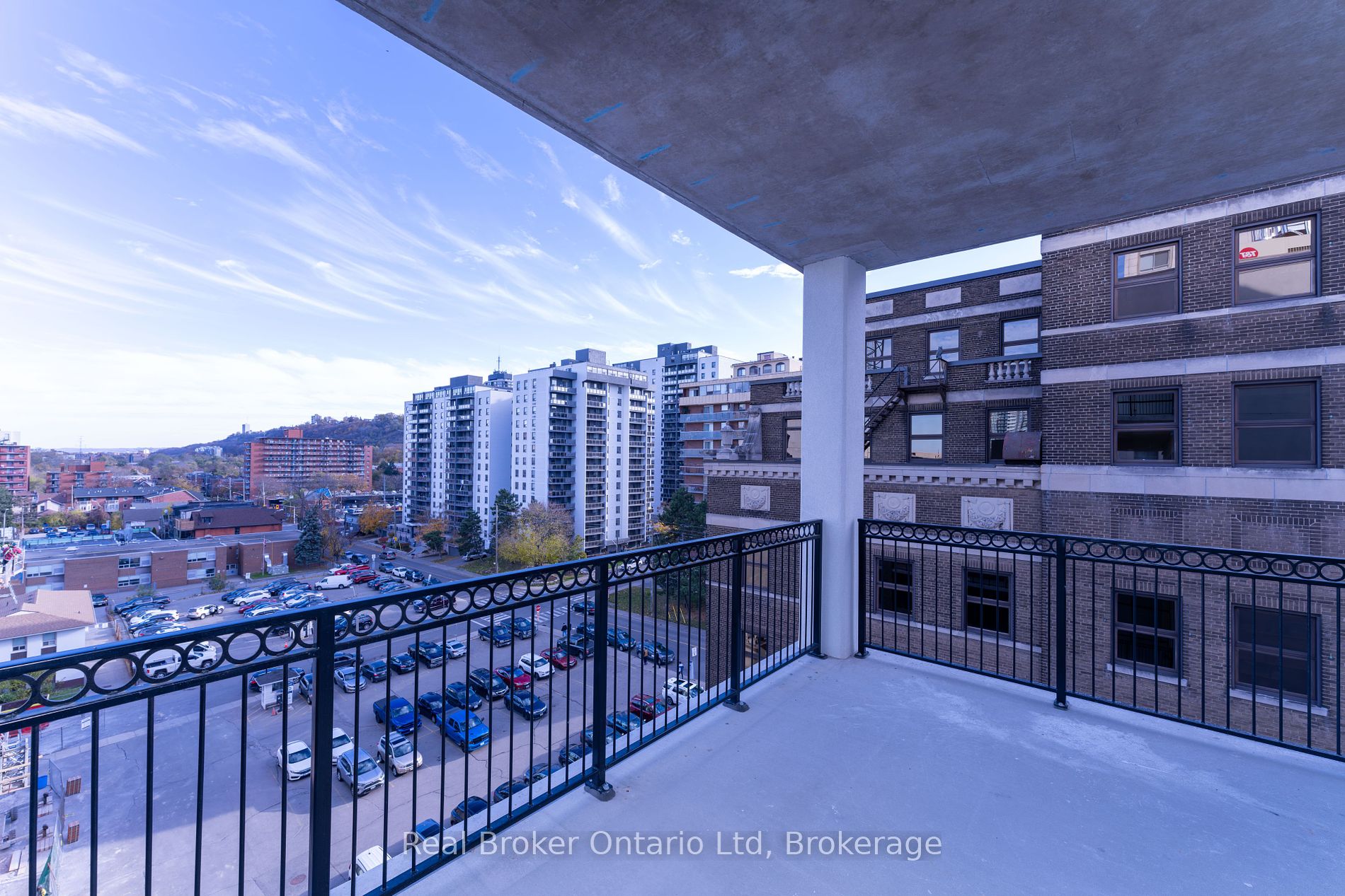 169 James St S Property Photo 11