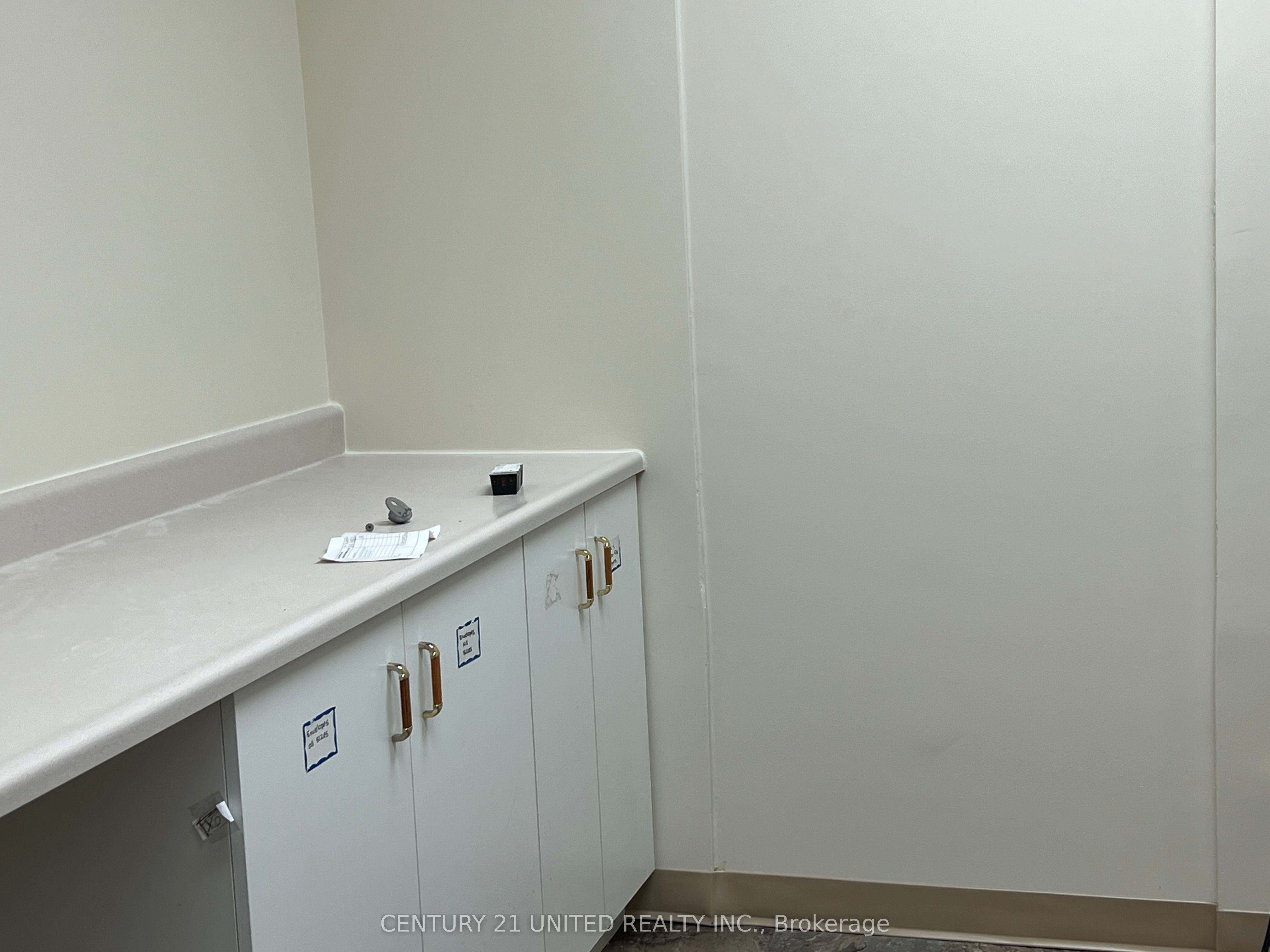 183 Simcoe Street Property Photo 3