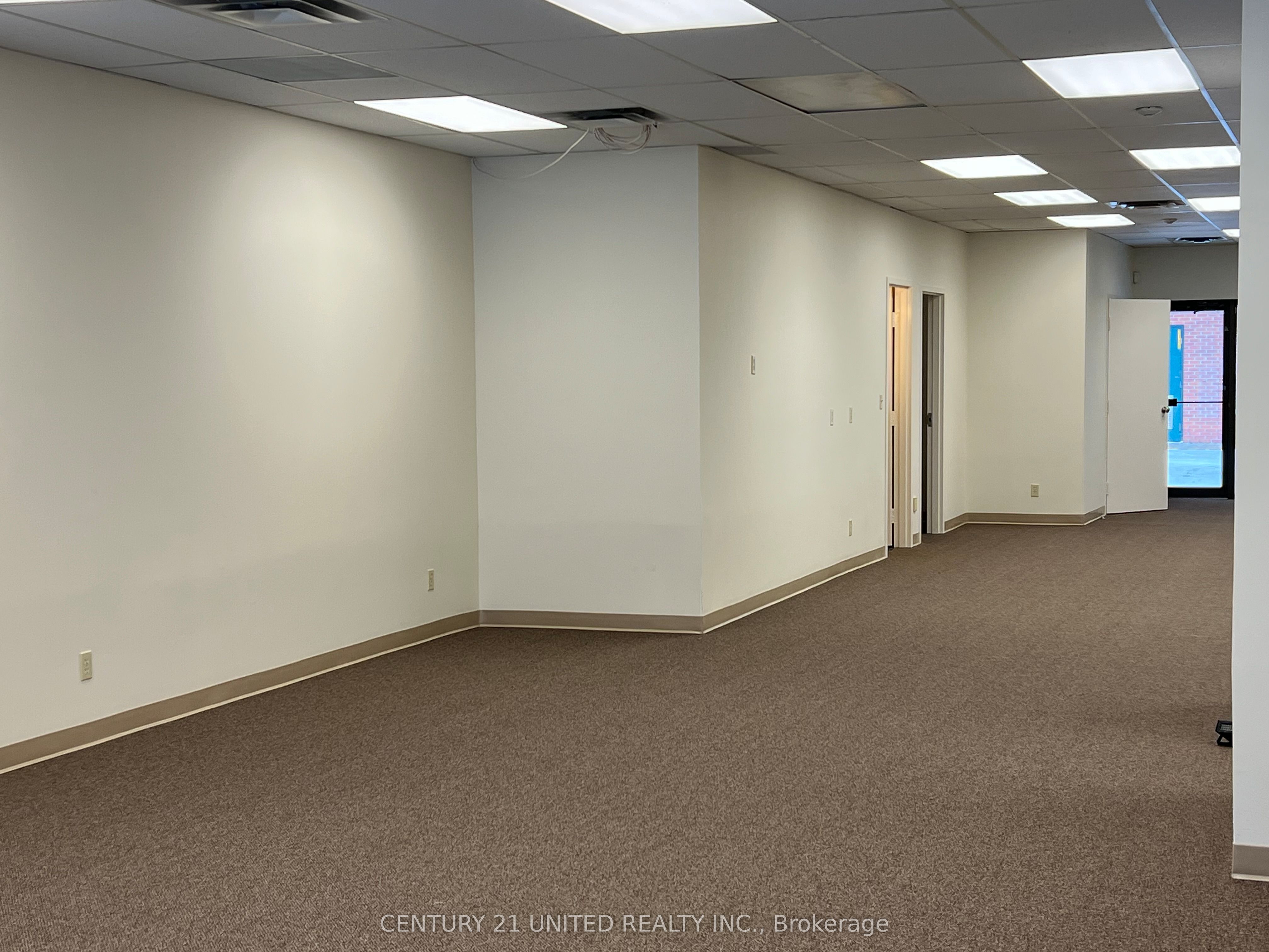 183 Simcoe Street Property Photo 4