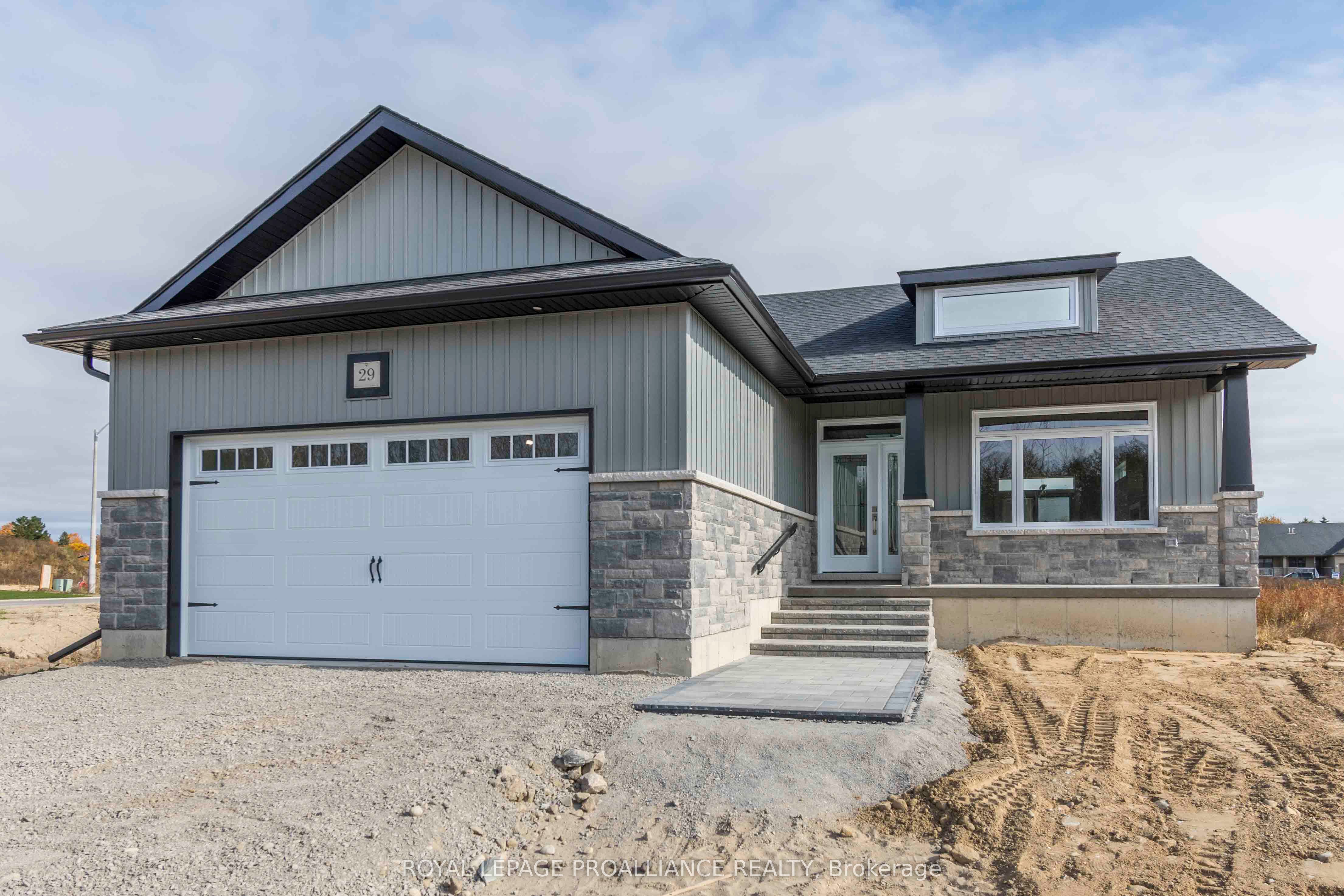 31 Mackenzie John Crescent Property Photo 1