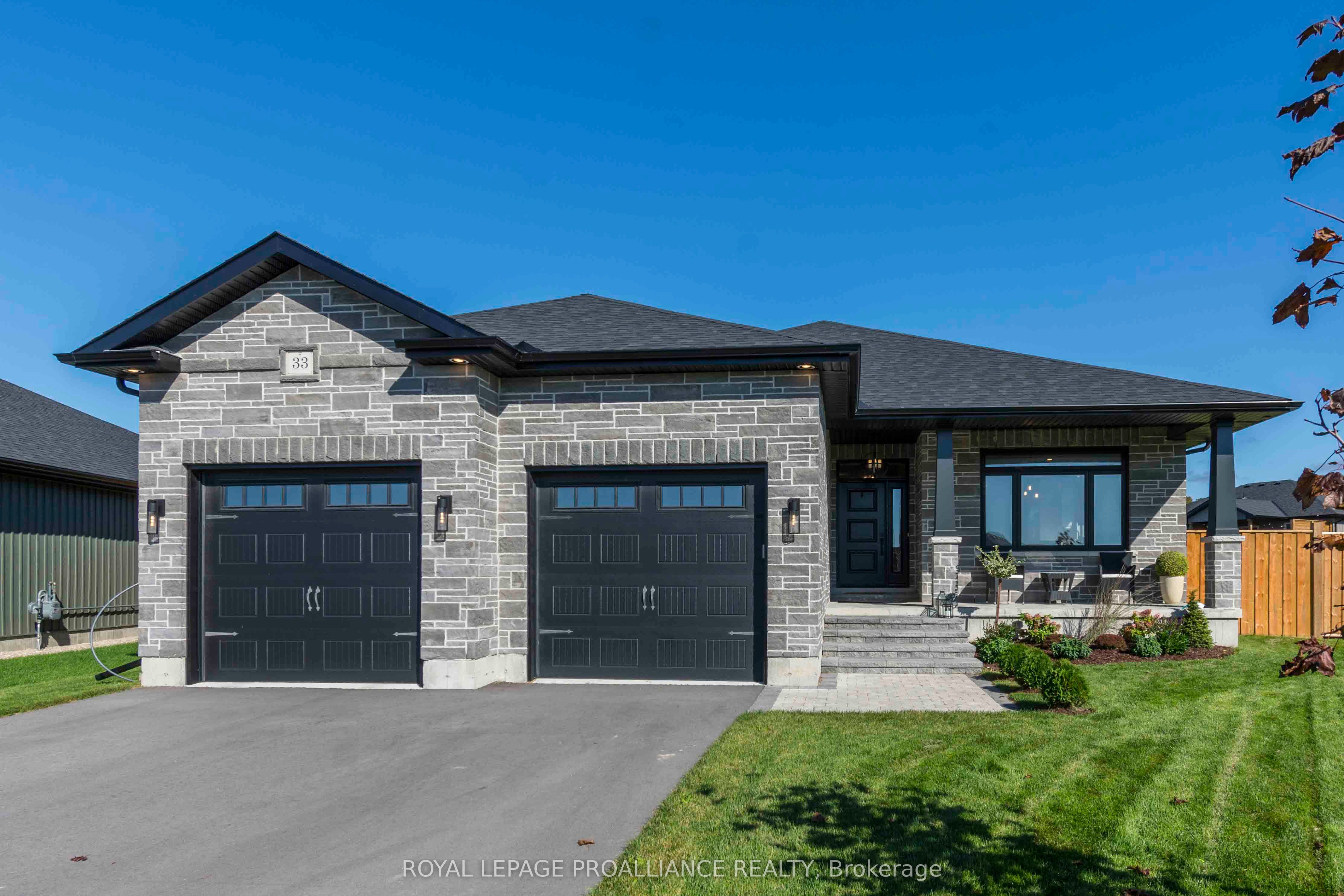 38 Mackenzie John Crescent Property Photo 1