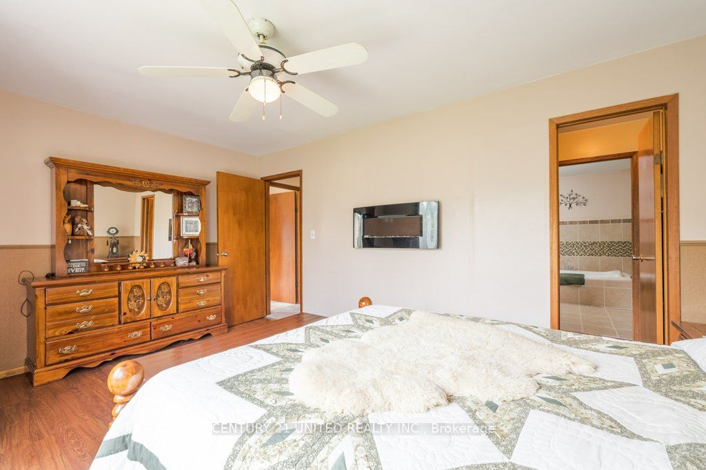 8 Ella Pl Property Photo 20