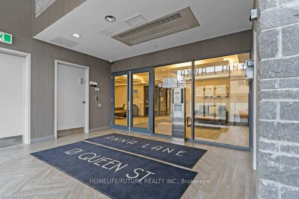 121 Queen St 8 Property Photo 3