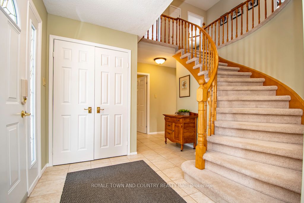 135 Sanderling Cres N Property Photo 4