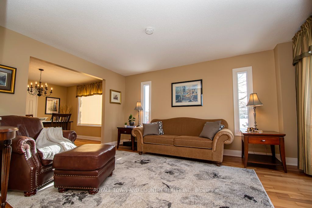 135 Sanderling Cres N Property Photo 6