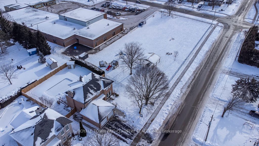 135 Sanderling Cres N Property Photo 38