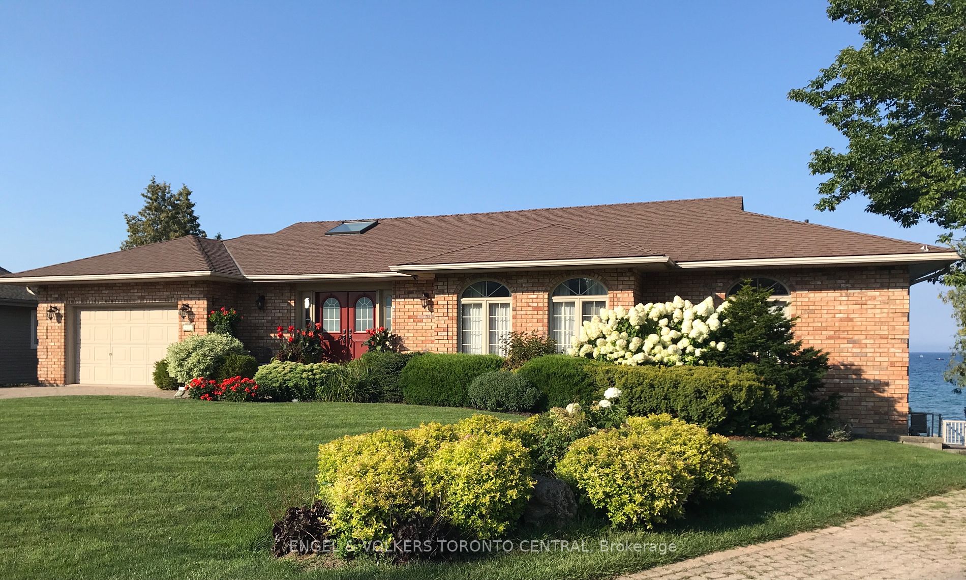 431 Grandview Dr Property Photo 4