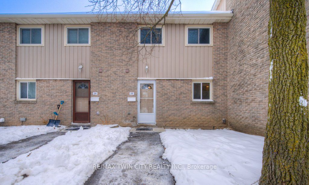25 Upper Canada Dr Property Photo 1