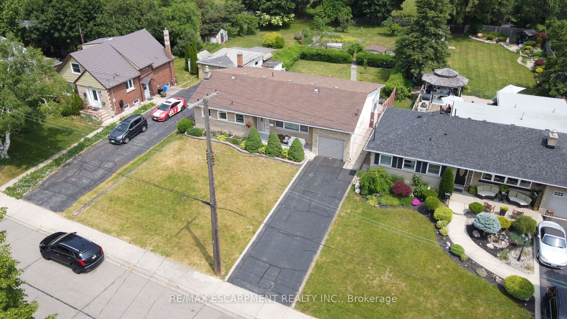 17 Sunning Hill Ave Property Photo 3