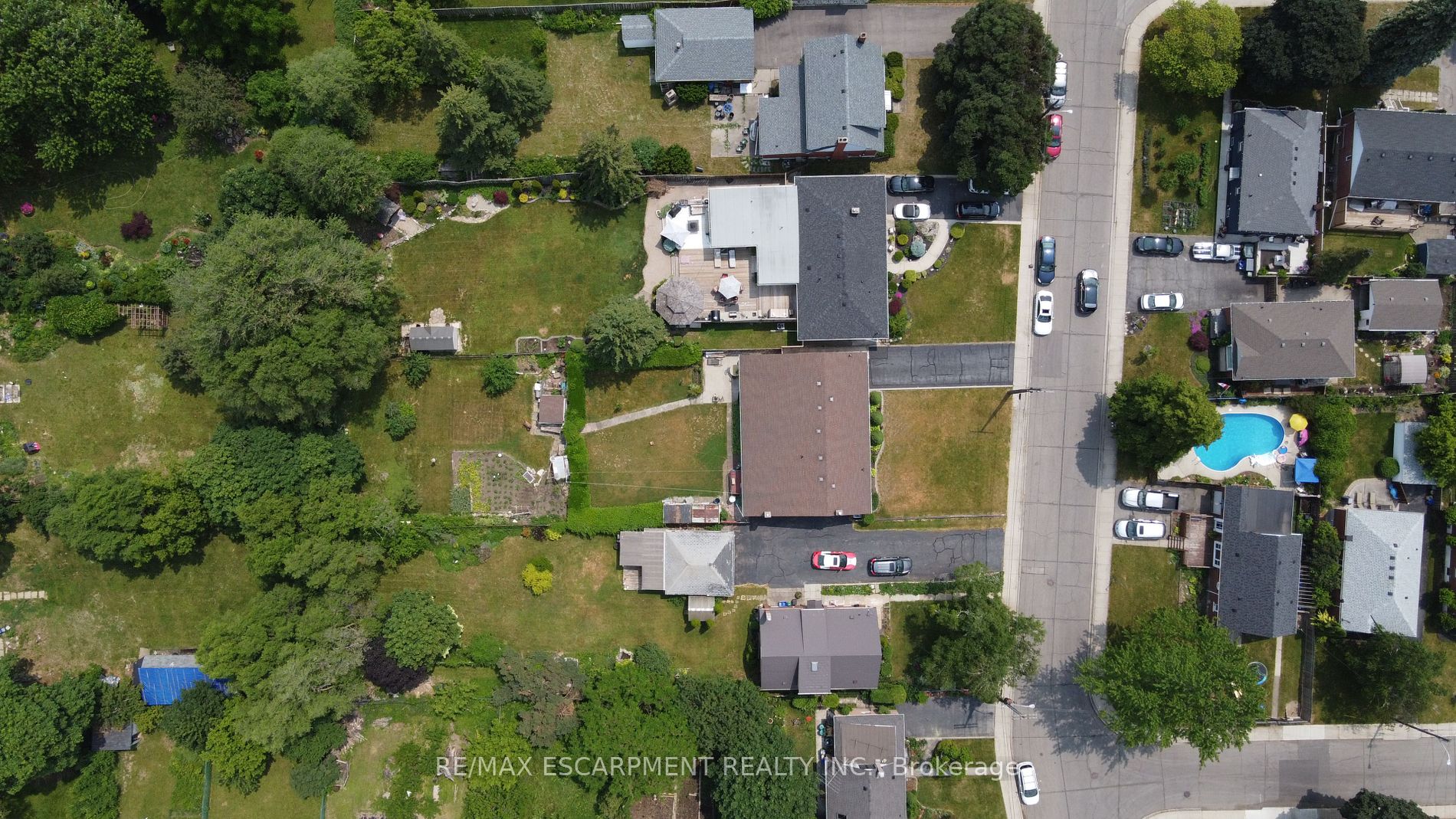 17 Sunning Hill Ave Property Photo 6