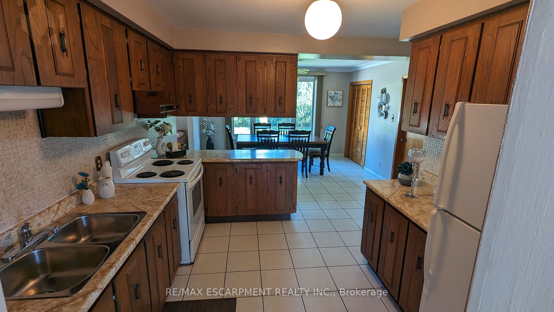 17 Sunning Hill Ave Property Photo 18