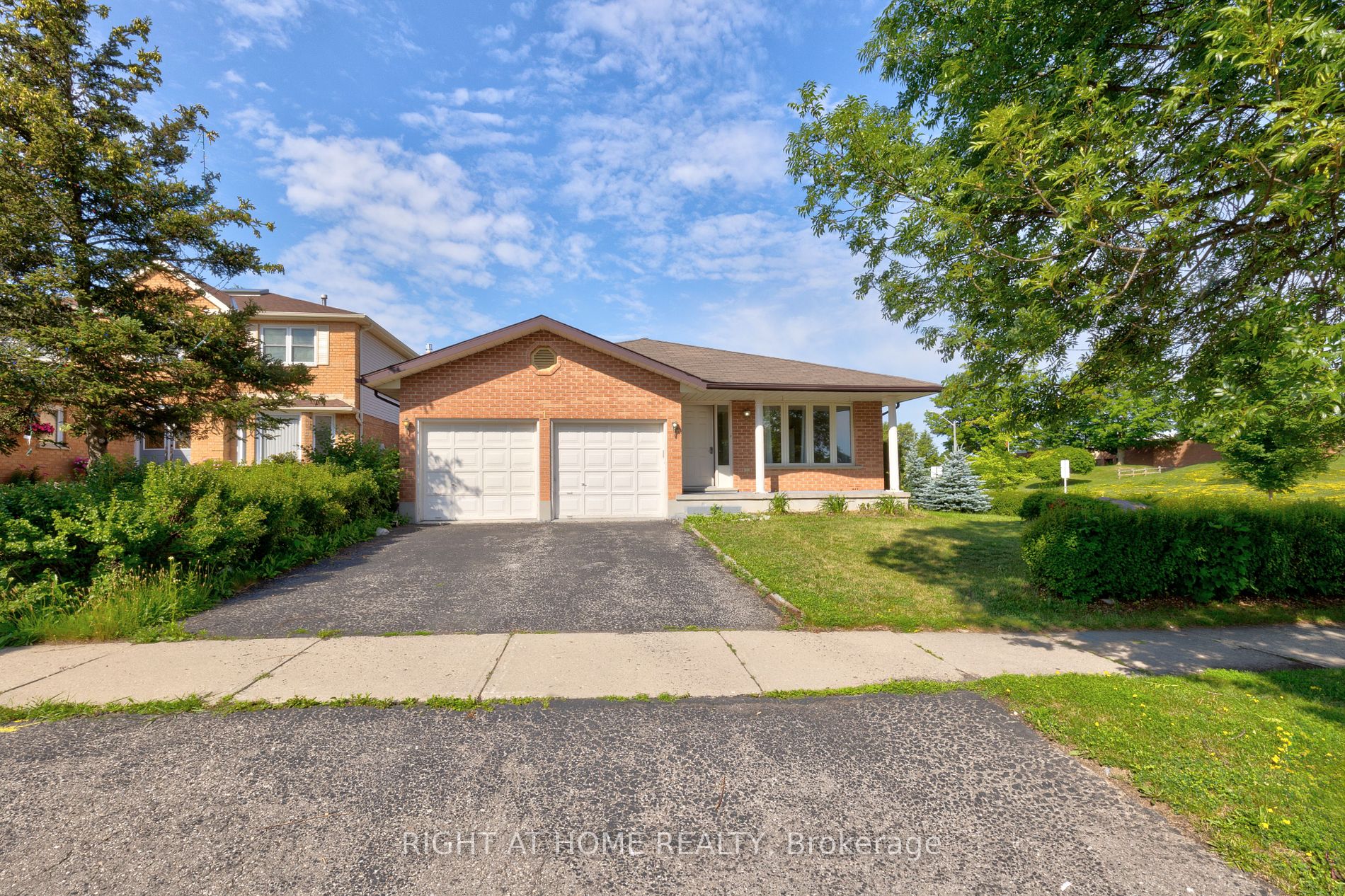1 Lorilee Cres Property Photo 1