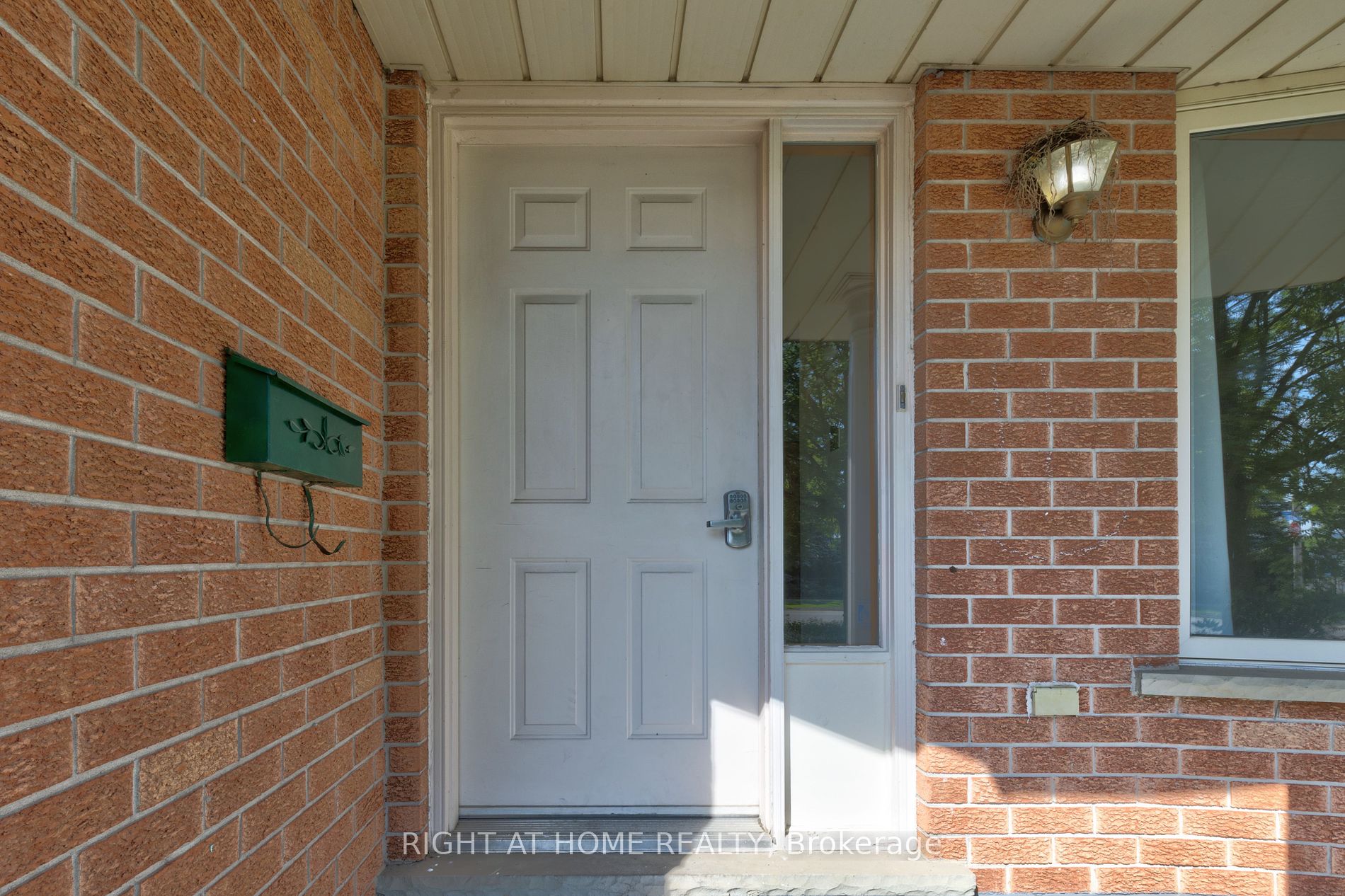 1 Lorilee Cres Property Photo 2