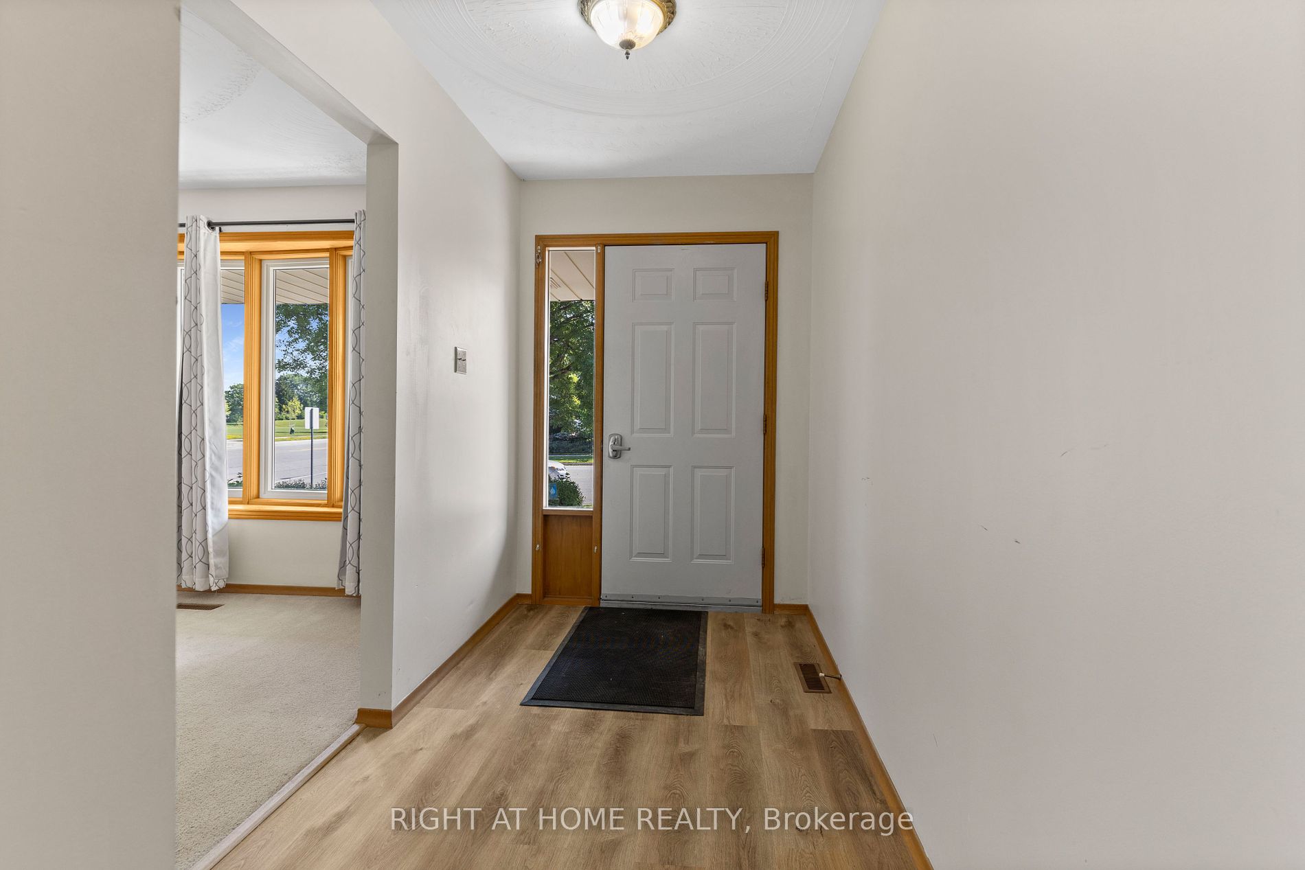 1 Lorilee Cres Property Photo 3