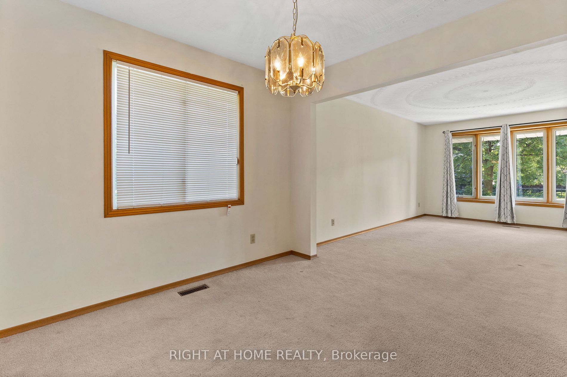 1 Lorilee Cres Property Photo 6