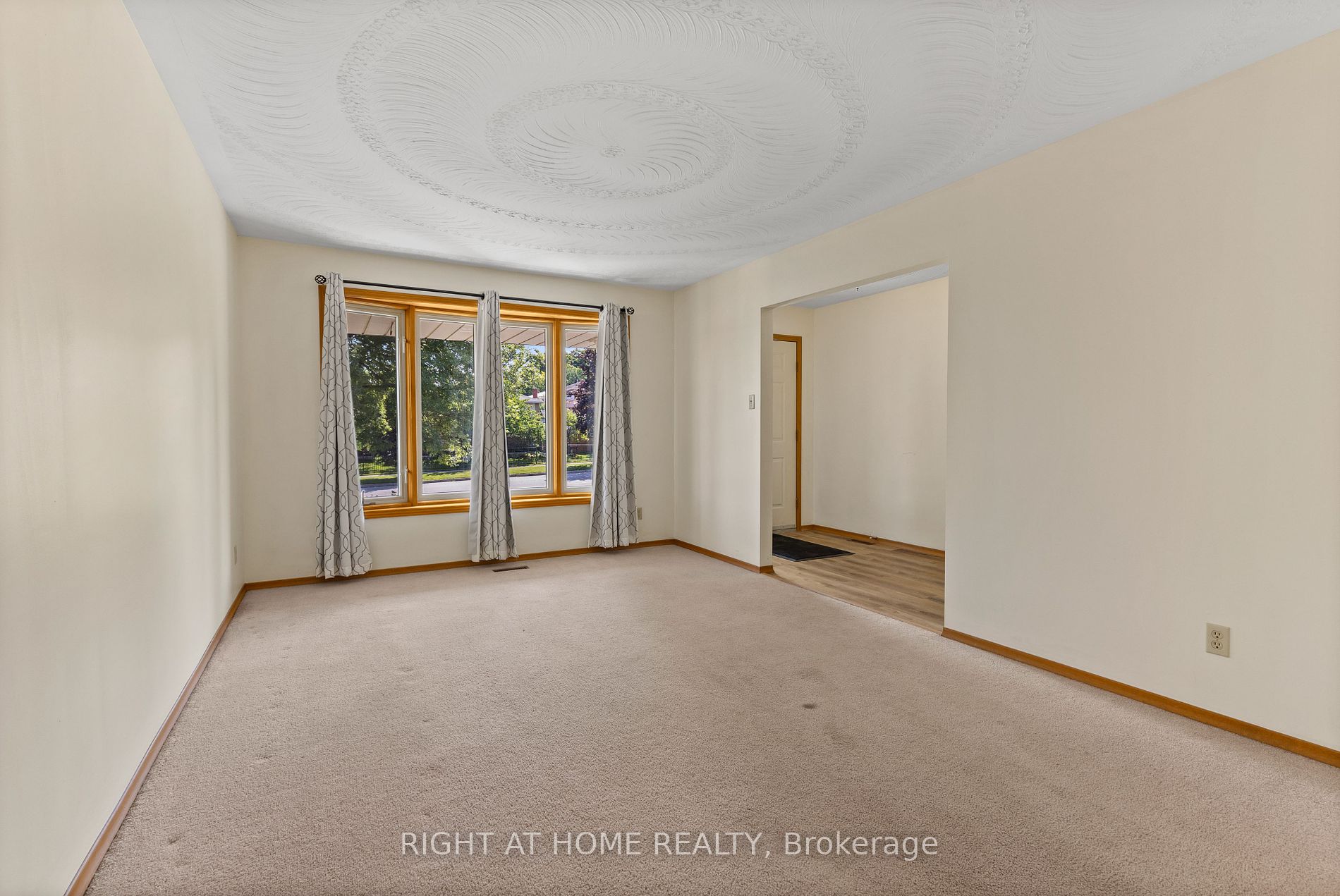 1 Lorilee Cres Property Photo 7