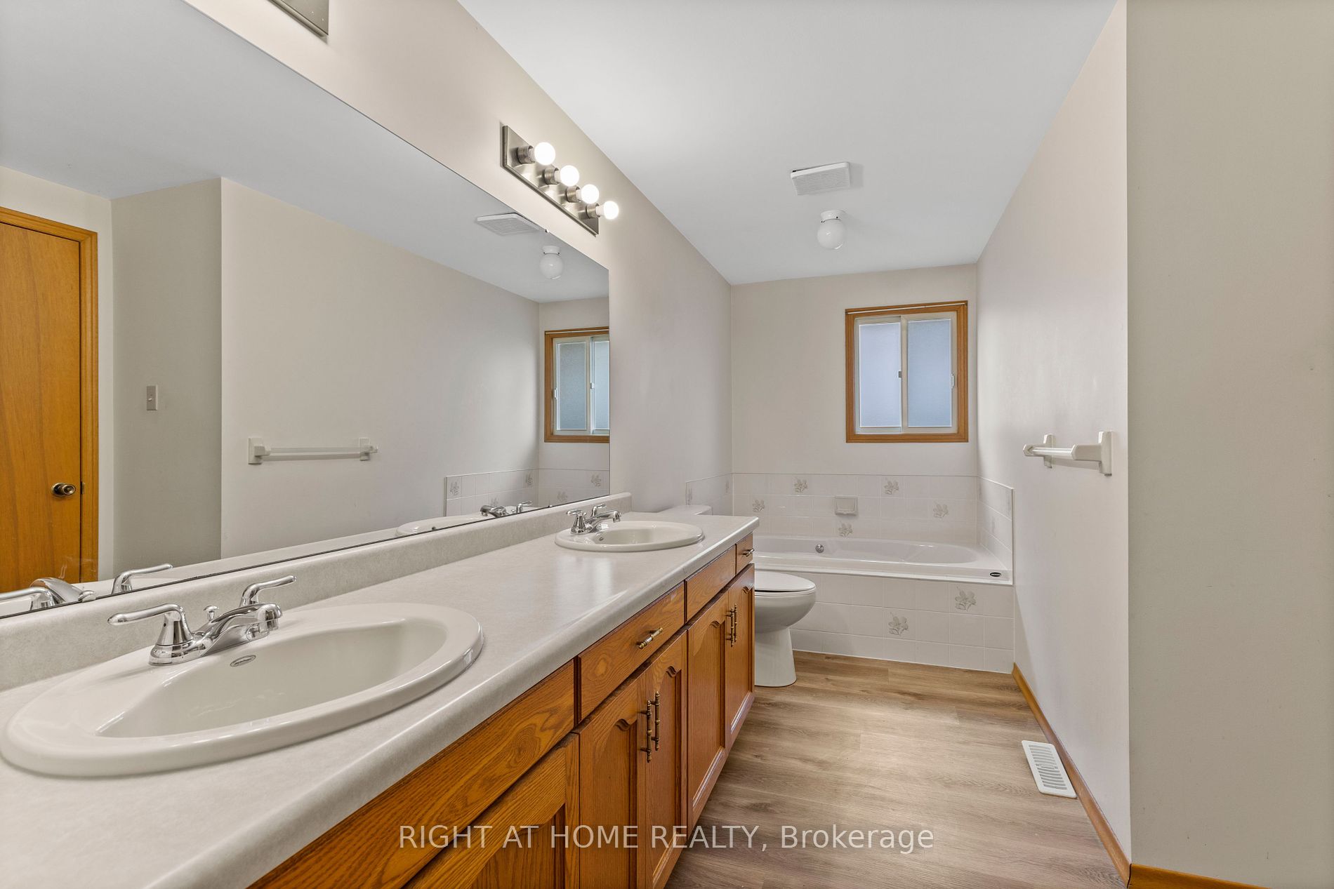 1 Lorilee Cres Property Photo 9