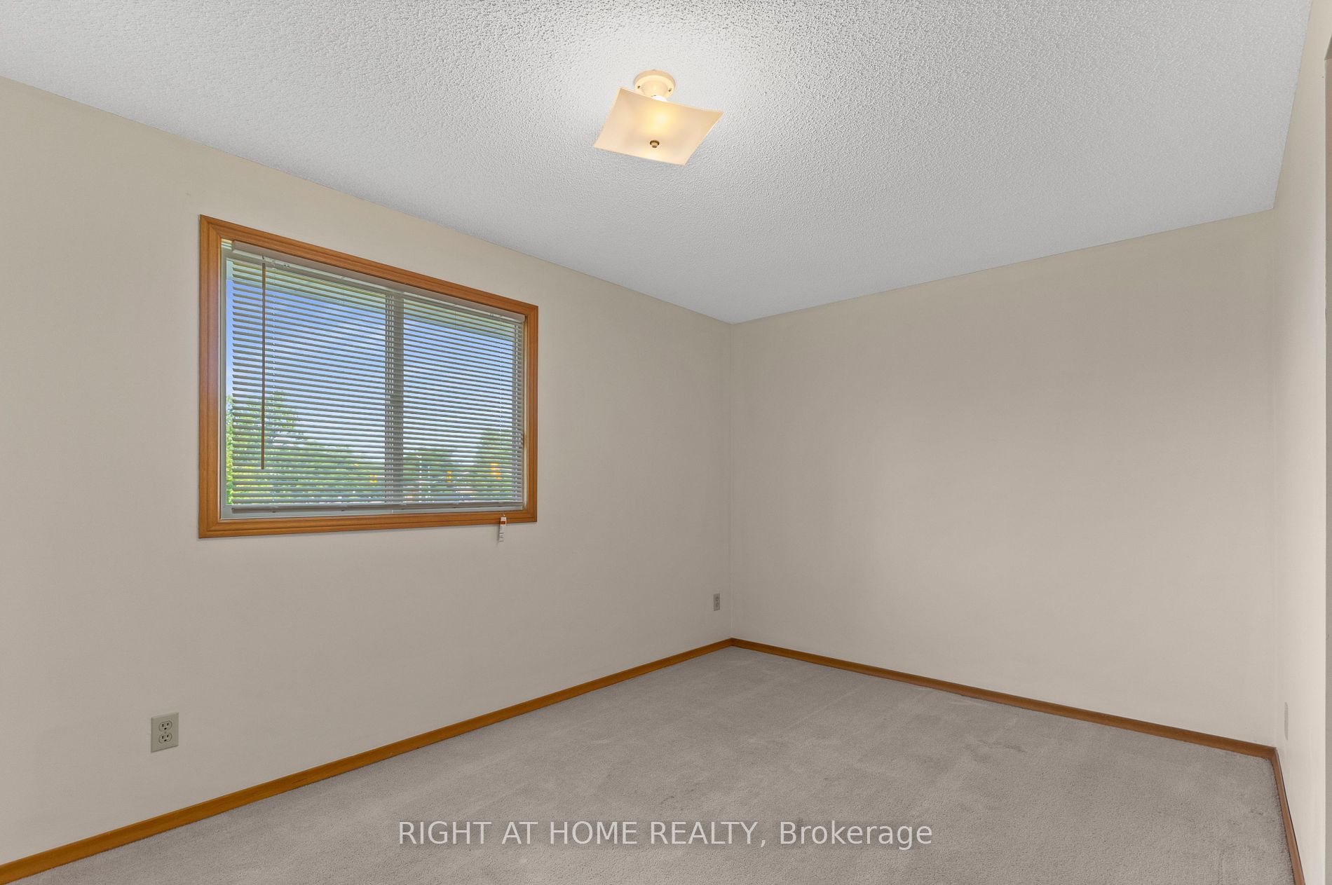 1 Lorilee Cres Property Photo 12