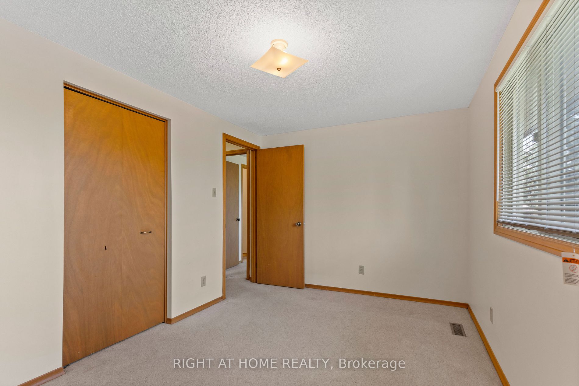 1 Lorilee Cres Property Photo 13