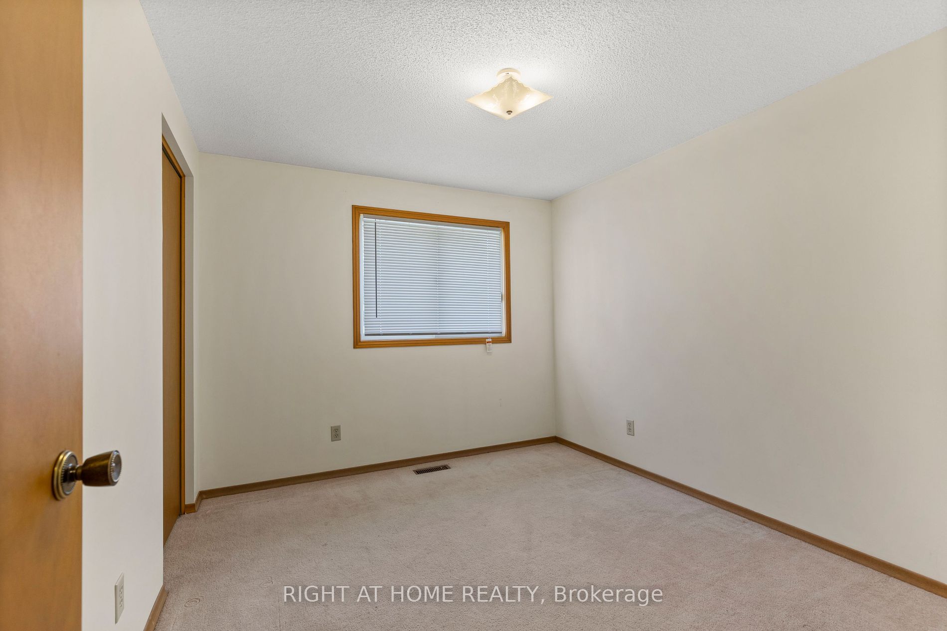 1 Lorilee Cres Property Photo 14