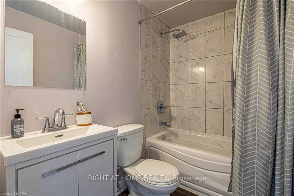 242 Oakdale Ave 09 Property Photo 17
