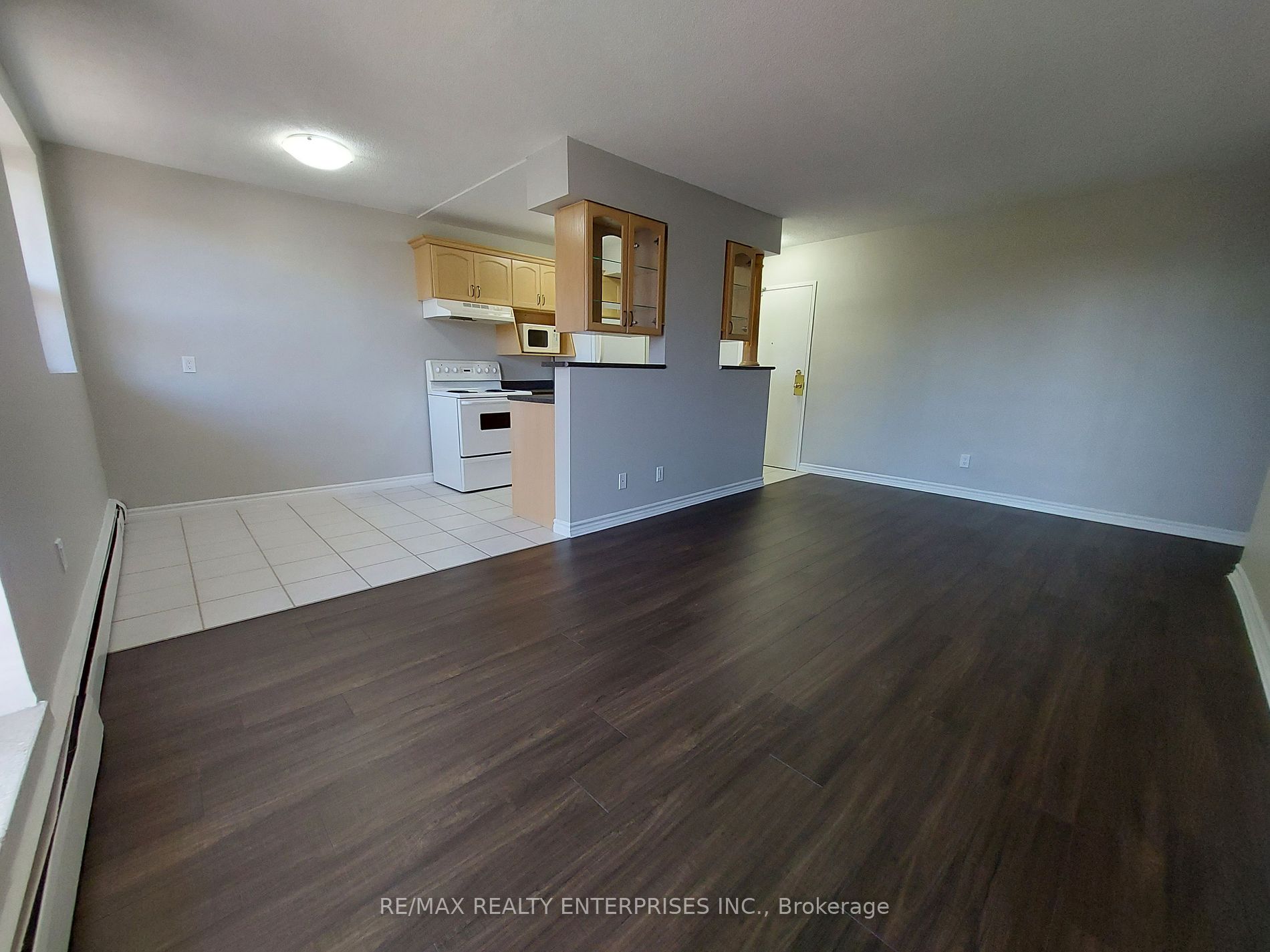 851 Queenston Rd 3 Property Photo 3
