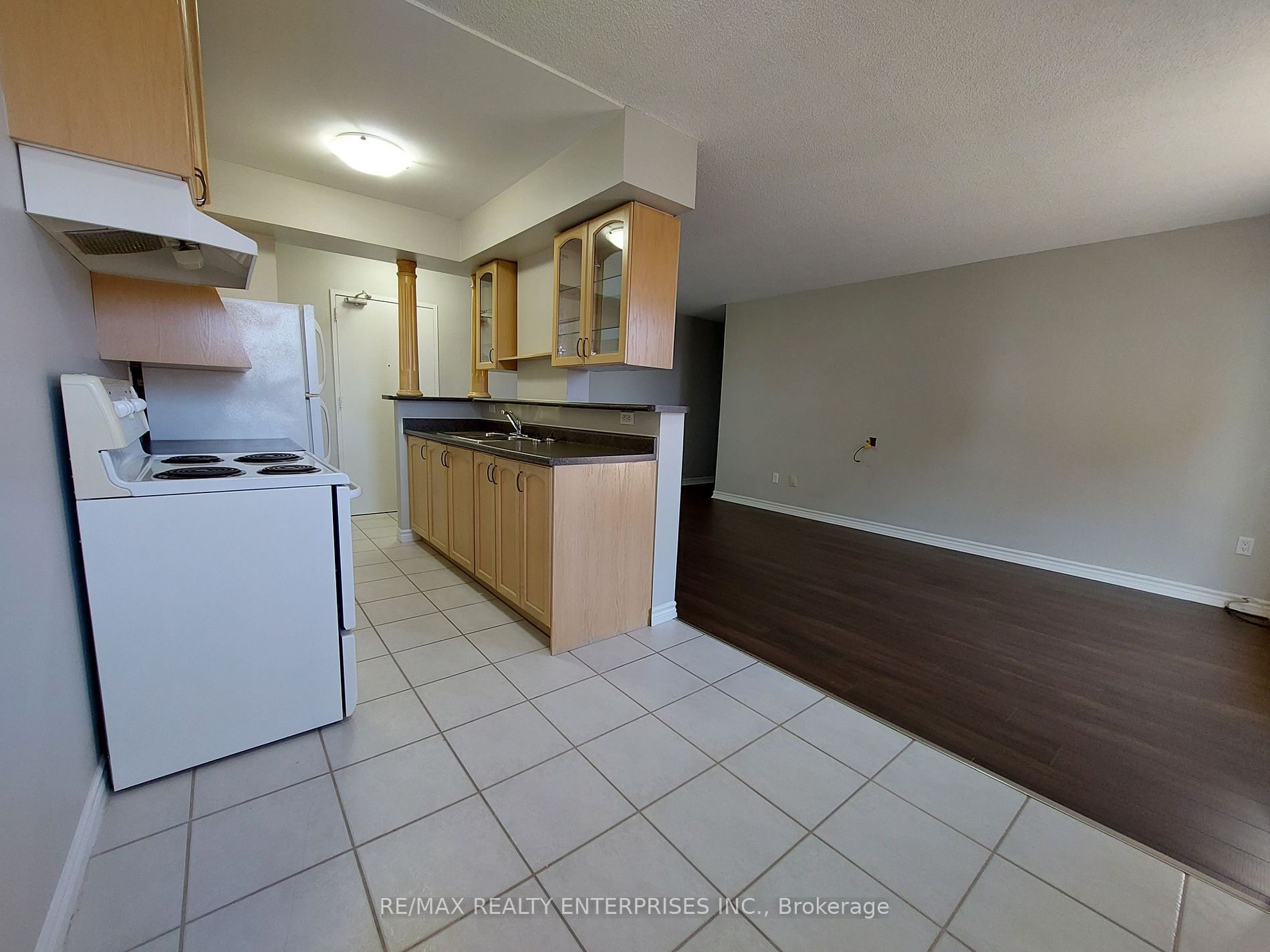 851 Queenston Rd 3 Property Photo 4