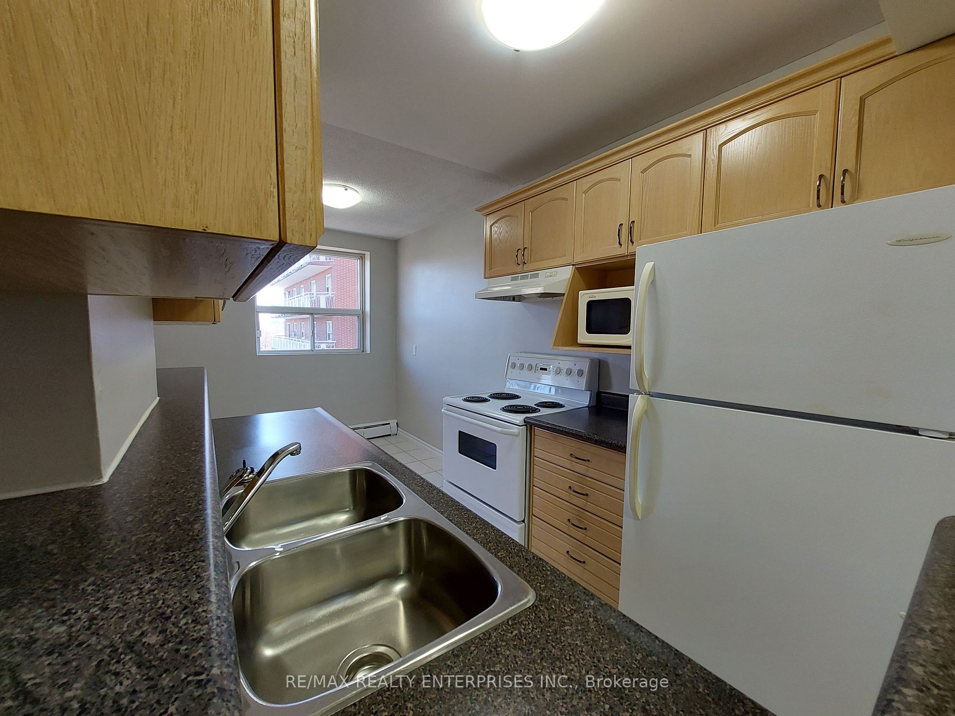 851 Queenston Rd 3 Property Photo 5