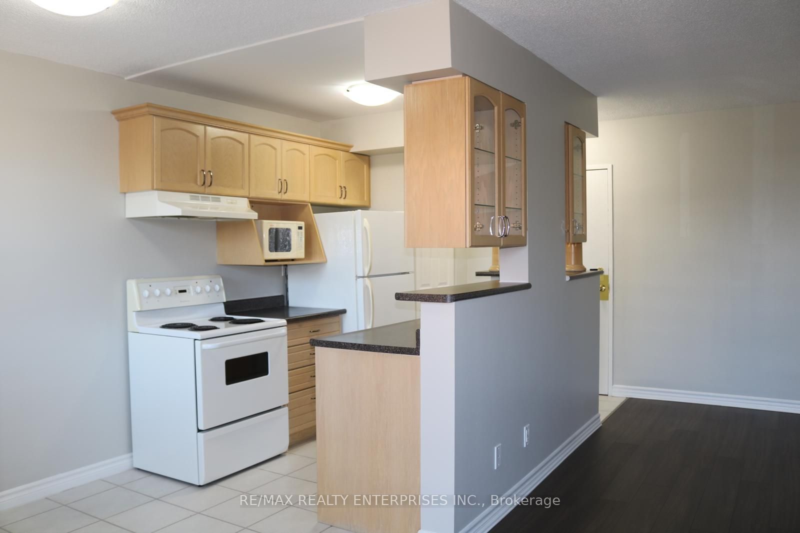 851 Queenston Rd 3 Property Photo 6