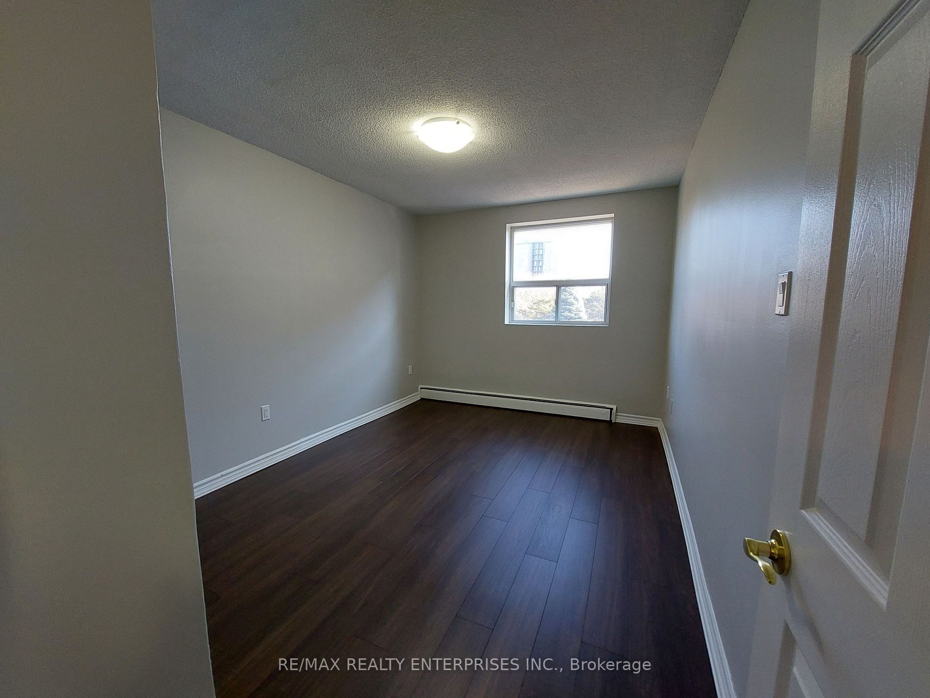 851 Queenston Rd 3 Property Photo 11