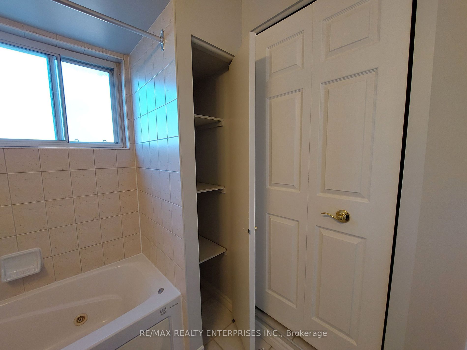 851 Queenston Rd 3 Property Photo 14