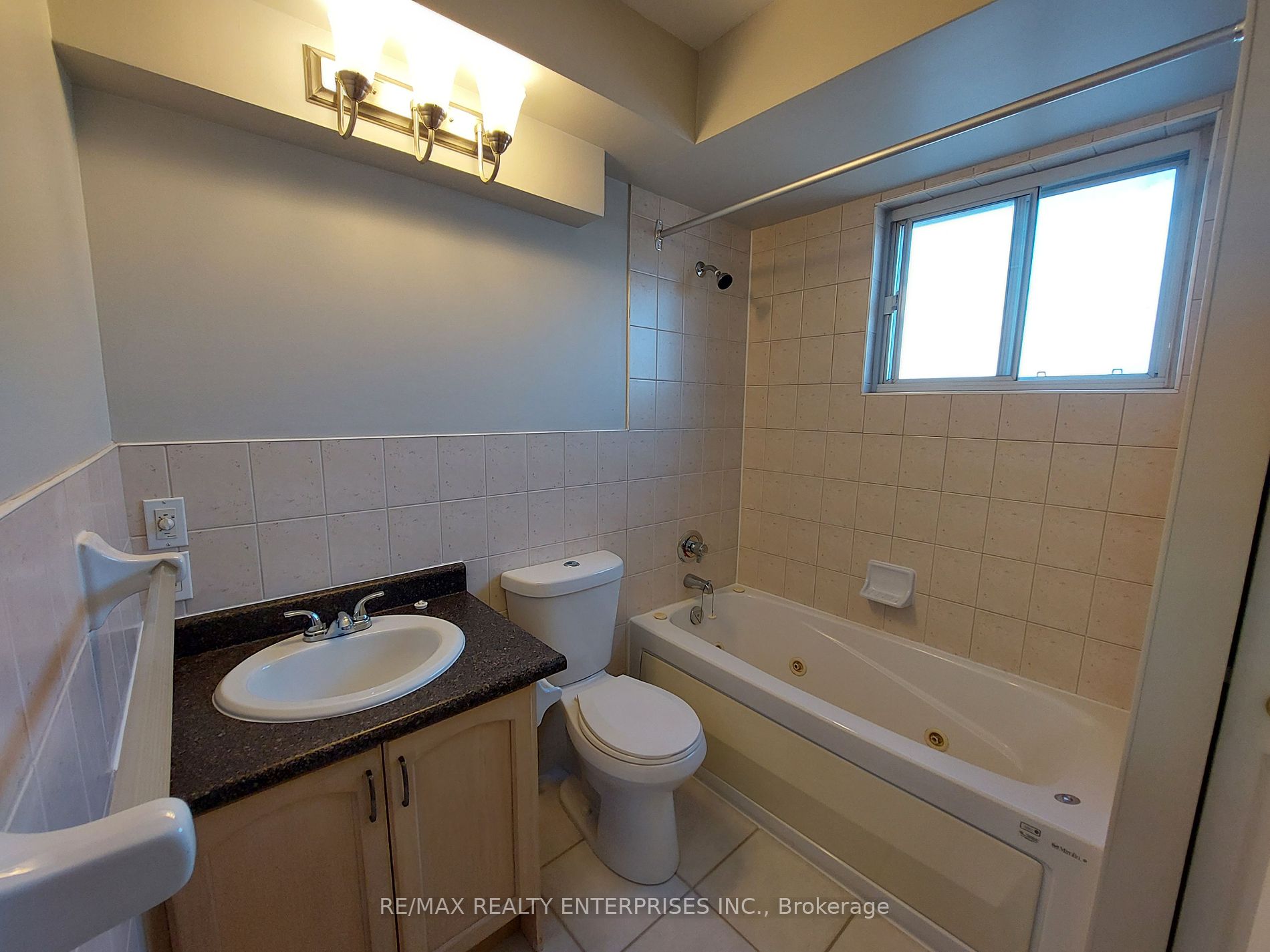 851 Queenston Rd 3 Property Photo 15