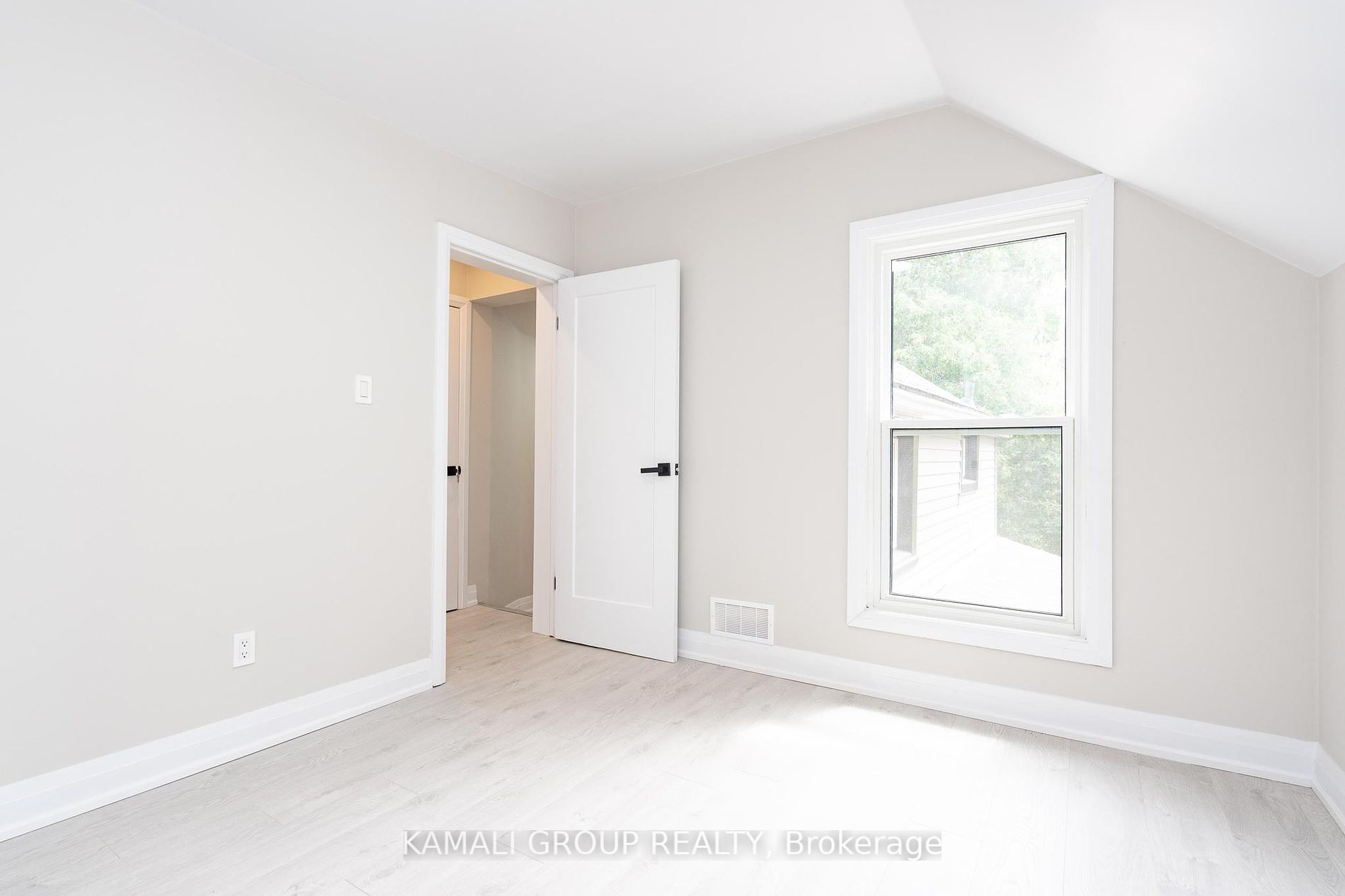 64 Smith Ave Property Photo 21
