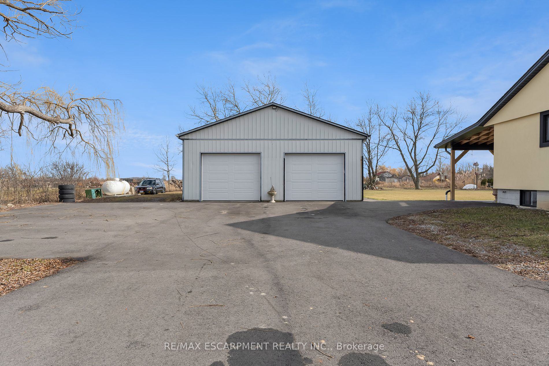 318 Eighth Rd E Property Photo 26