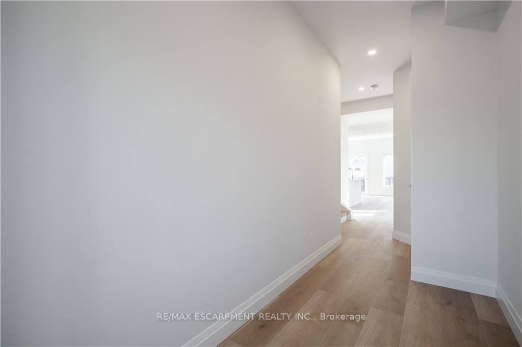 128 Harmony Ave Property Photo 5