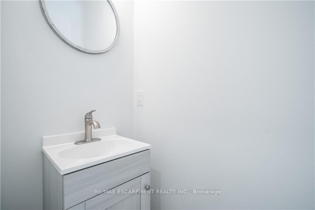 128 Harmony Ave Property Photo 7