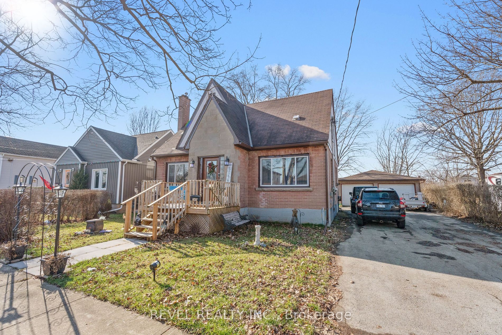 245 Mcalpine Ave S Property Photo 1