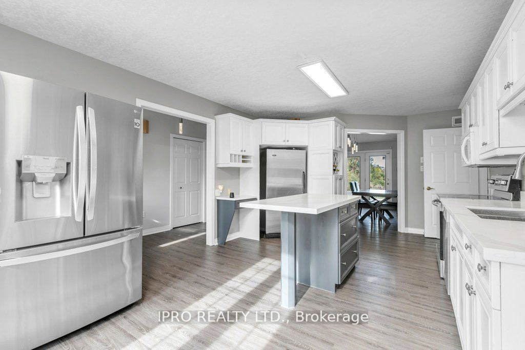 7676 Leslie Rd W Property Photo 6