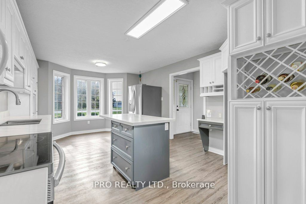 7676 Leslie Rd W Property Photo 7