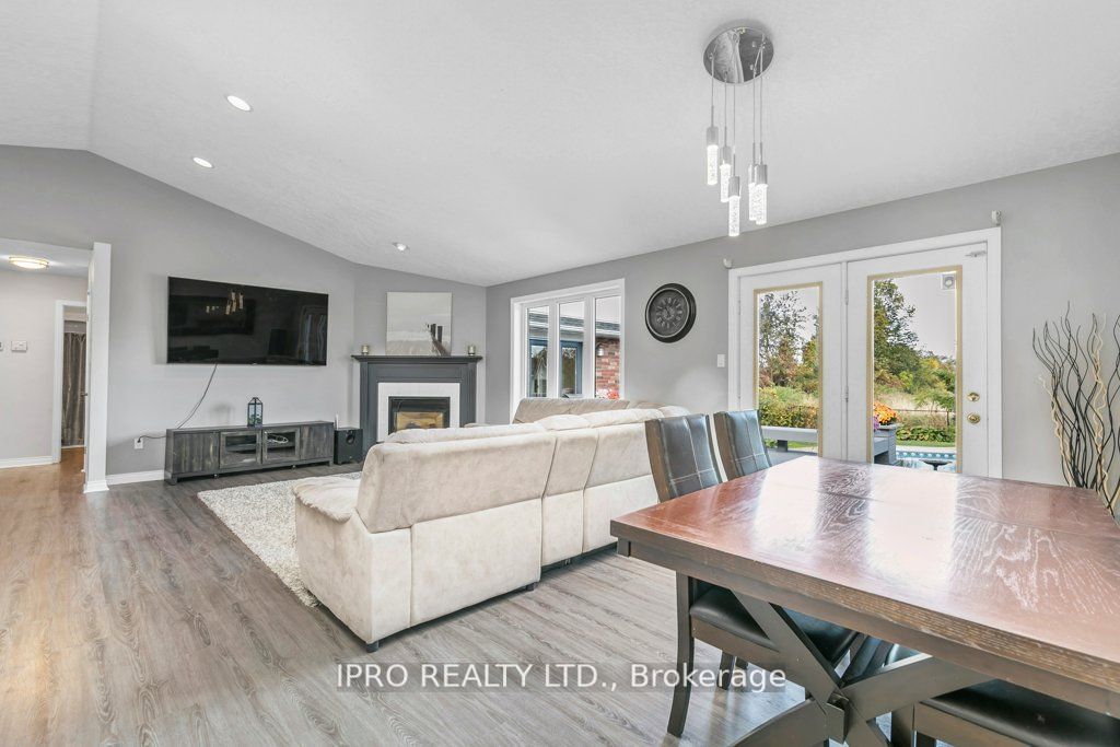 7676 Leslie Rd W Property Photo 8